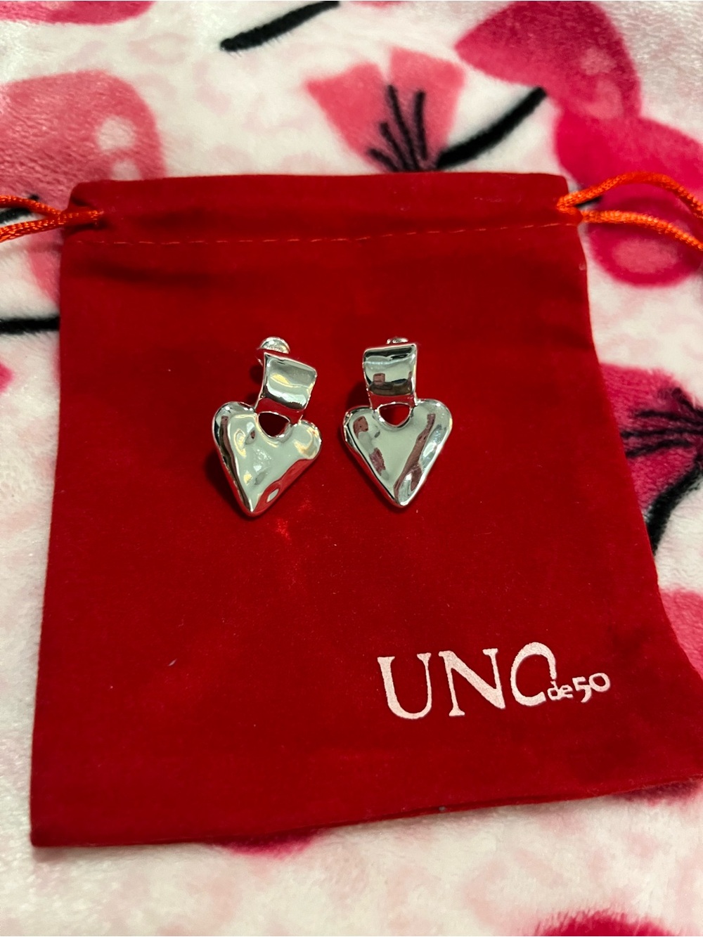 UNO de 50 Silver Heart Drop Earrings